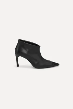 Leather Pointed Toe Boot Black
